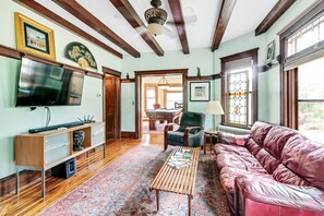 Cottage, 4 Bedrooms | Living room - Spacious Victorian Home With Mountain Views And Lots Of Fun Extras!! 5 Bedroom Farmhouse by RedAwning (Napanoch)