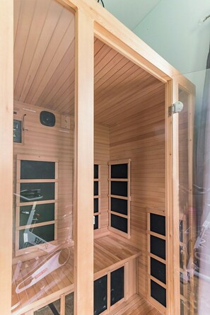 Cottage, 4 Bedrooms | Spa