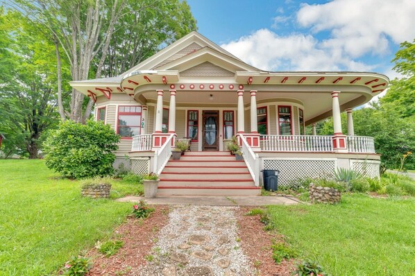 Cottage, 4 Bedrooms | Exterior - Spacious Victorian Home With Mountain Views And Lots Of Fun Extras!! 5 Bedroom Farmhouse by RedAwning (Napanoch)