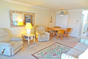 Condo, 1 phòng ngủ | Khu phòng khách