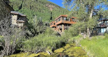 DOWNTOWN MODERN CREEKSIDE