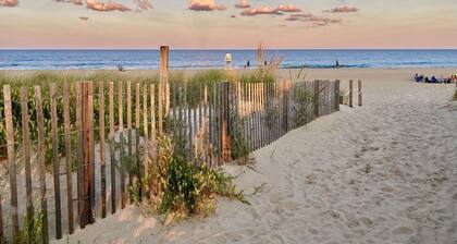Moos Casa Sea Casa, beach side, private balcony, outdoor pool