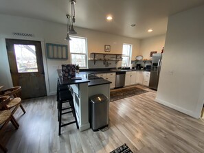 Microwave, dishwasher, coffee/tea maker, cookware/dishes/utensils