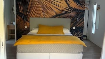 1 bedroom, travel crib, WiFi