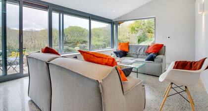 Tregarn - Four Bedroom House, Sleeps 8