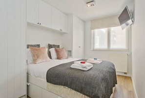 2 habitaciones, tabla de planchar con plancha, wifi y ropa de cama 