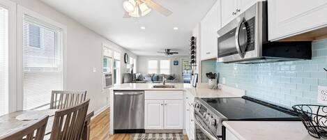 Kühlschrank, Mikrowelle, Geschirrspüler