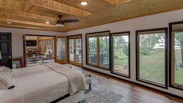 4 bedrooms, desk, iron/ironing board, travel crib