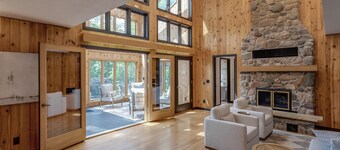 Sunroom-Game room- Family Room- Kayaks, Games, Water Toys, Beach & Dock!