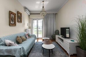 Apartment, 2 Bedrooms, Balcony, Sea View | Living area