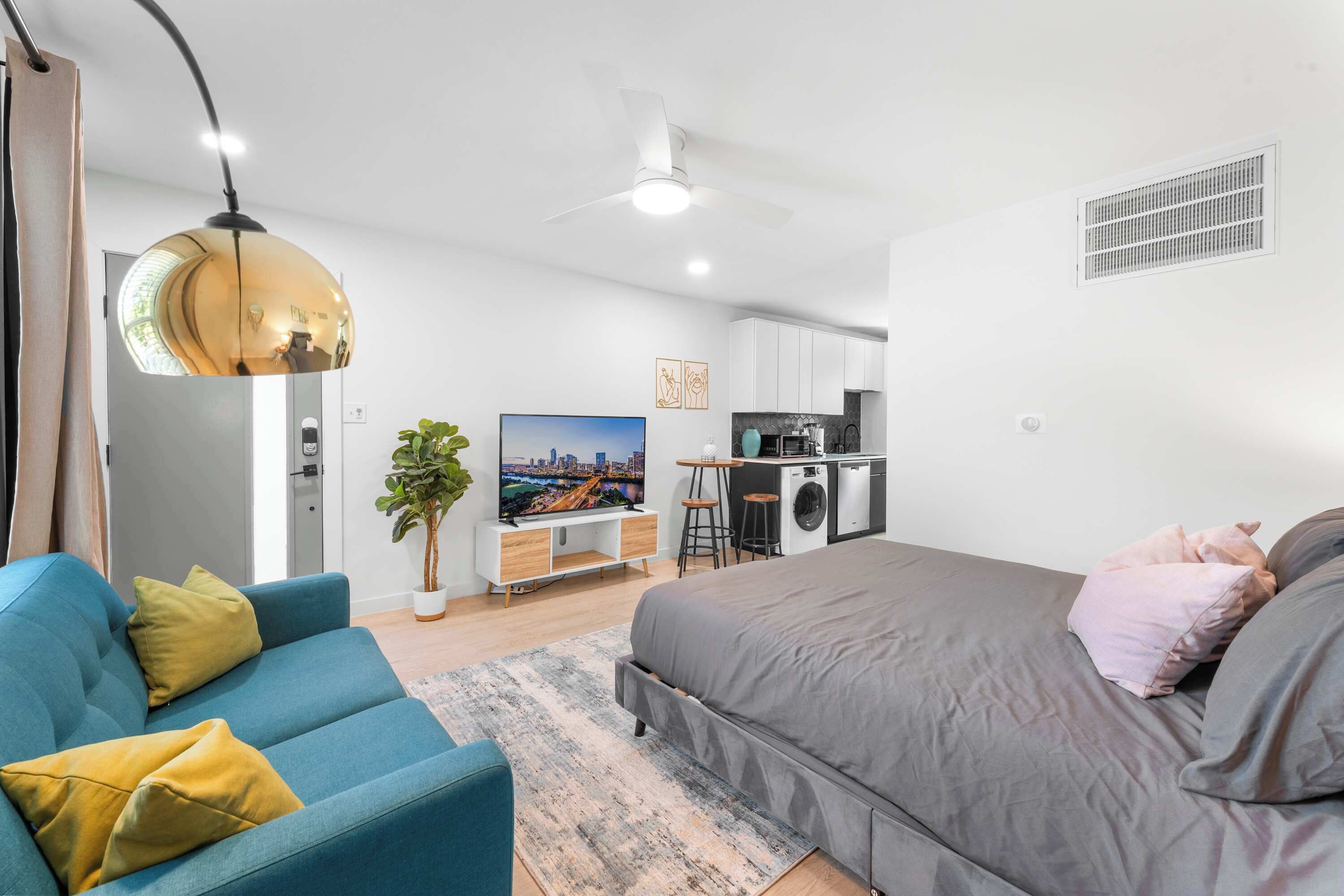 1 bedroom, desk, iron/ironing board, WiFi