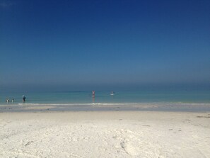 Am Strand, Liegestühle, Strandtücher