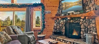 Bearadise Log Cabin w/ Forest Winter Views & Charm
