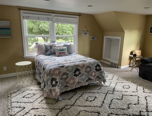 5 bedrooms, desk, iron/ironing board, free WiFi