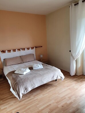 5 bedrooms, iron/ironing board, travel crib, free WiFi