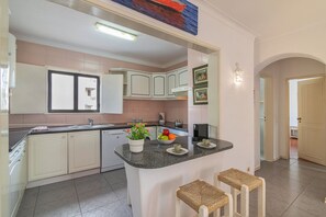 Fridge, microwave, oven, dishwasher - VILAMOURA CENTRAL 1 by HOMING (Vilamoura)