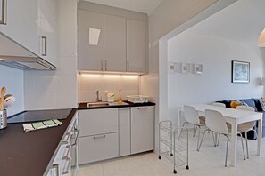 Fridge, microwave, oven, dishwasher