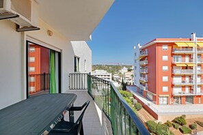 Outdoor dining - ARMAÇÃO DE PERA CENTRAL by HOMING (Armação de Pêra)