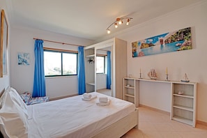 Iron/ironing board, free WiFi, bed sheets
