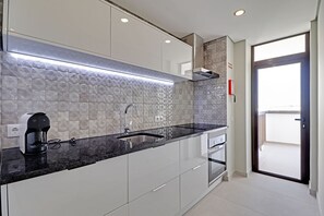 Fridge, oven, coffee/tea maker, electric kettle - ARMAÇÃO DE PÊRA OCEAN VIEW by HOMING (Armação de Pêra)