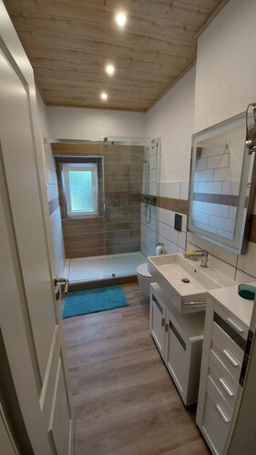 Nice apartment right on the Rhine; mountain-side balcony; centrally located