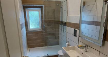 Nice apartment right on the Rhine; mountain-side balcony; centrally located