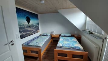 2 Schlafzimmer, Bügeleisen/Bügelbrett, Babybetten, Reisekinderbett