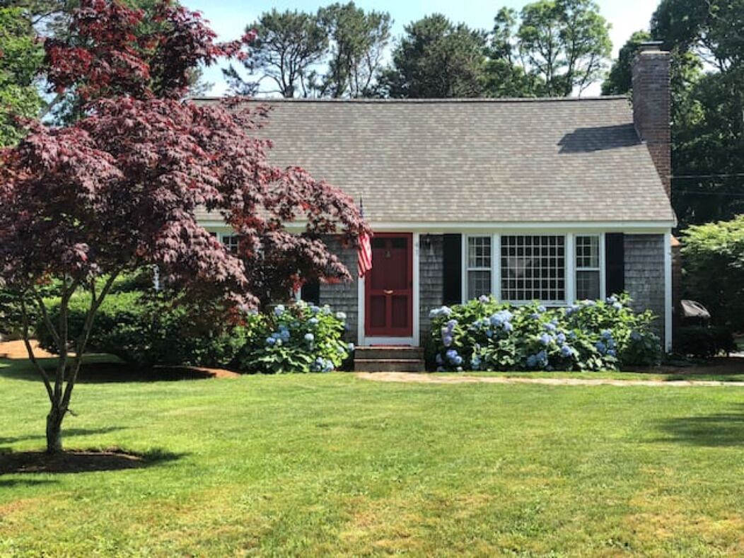 Quintessential 4 Bedroom Cottage near Pond and Bike Path