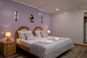 1 bedroom, travel cot, free WiFi, bed sheets
