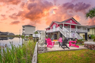 Flamingo Chalet: Newly Remodeled with Fire Pit