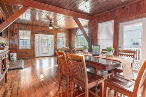 Dining - Flamingo Chalet: Vintage Beach House  (Murrells Inlet)