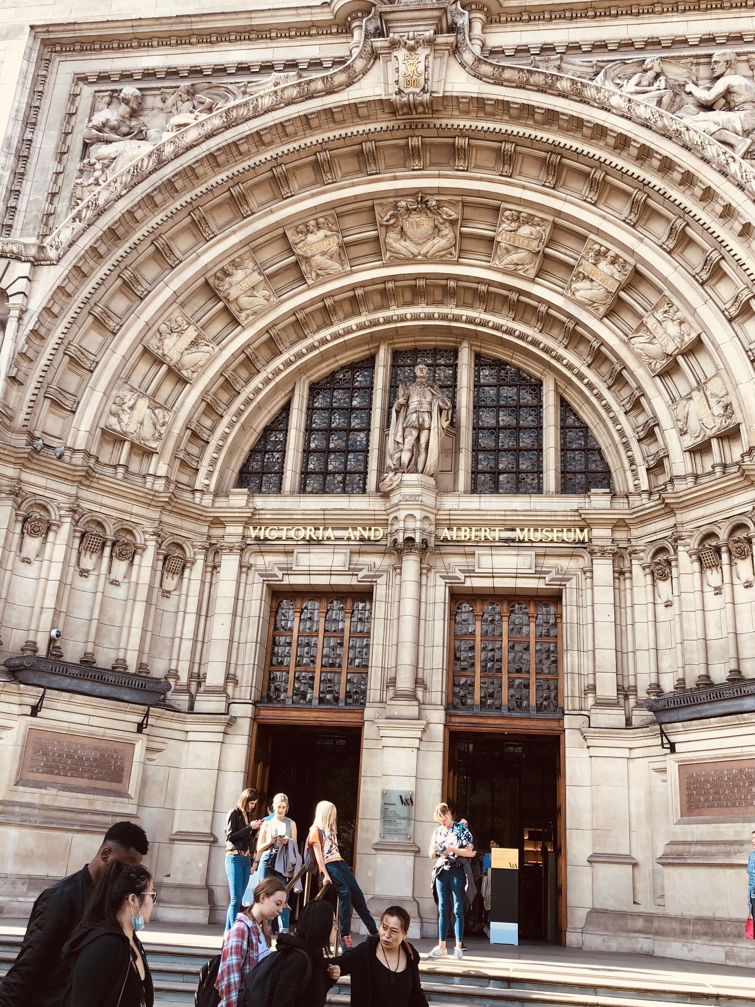 Fabulous V&A museum is just 7min walking distance from the apartment