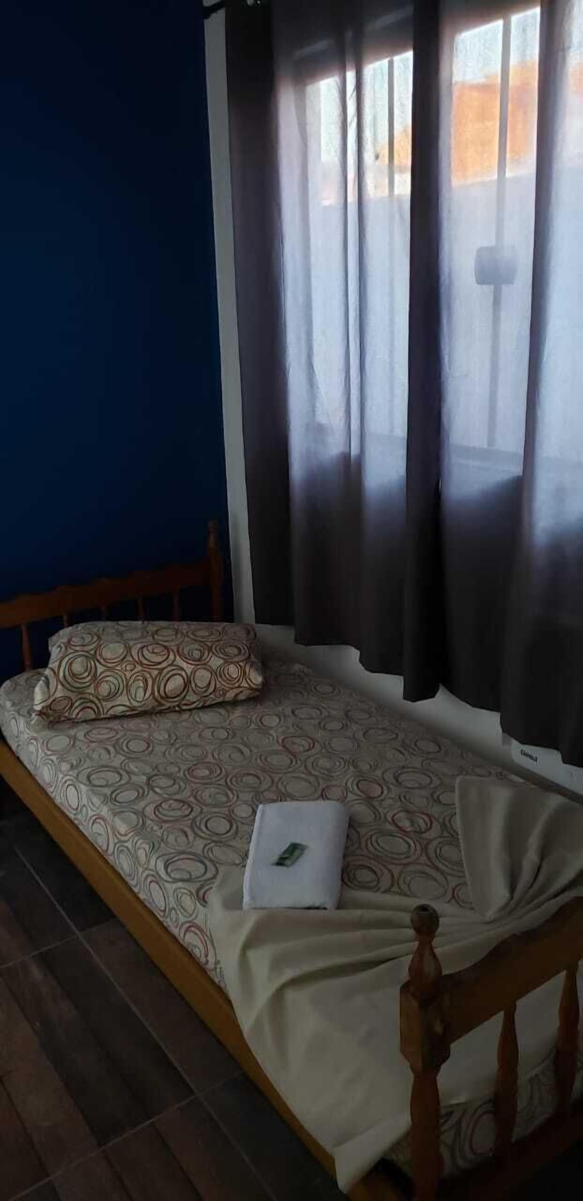 Hypo-allergenic bedding, free WiFi, bed sheets