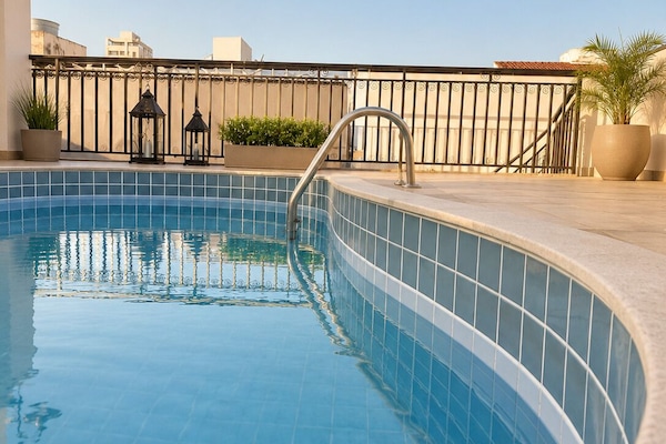 Indoor pool, sun loungers