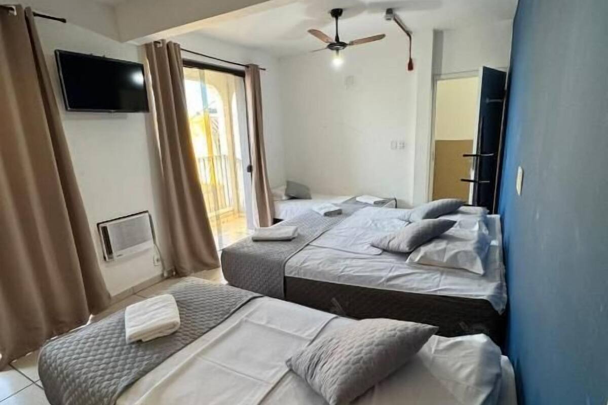 Habitación triple tradicional | Ropa de cama hipoalergénica, wifi gratis, ropa de cama