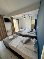 Traditional Triple Room | Hypo-allergenic bedding, free WiFi, bed sheets