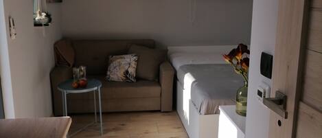 1 slaapkamer, een strijkplank/strijkijzer, beddengoed