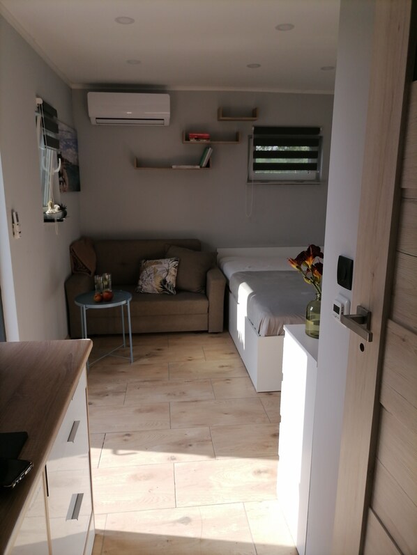 1 bedroom, iron/ironing board, bed sheets