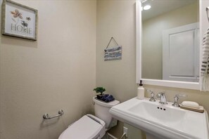 Bathtub, hair dryer, bidet, towels