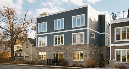 Bluewater Zen - Downtown Traverse City Condo