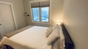 2 habitaciones, tabla de planchar con plancha y cuna de viaje
