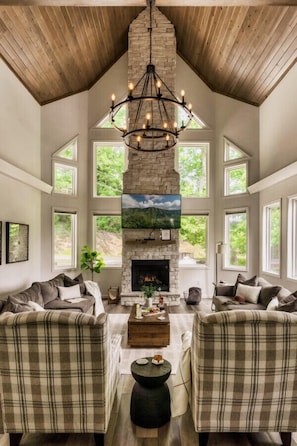 Smart TV, fireplace
