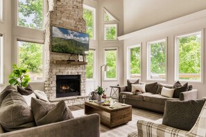 Smart TV, fireplace