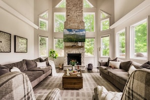 Smart TV, fireplace