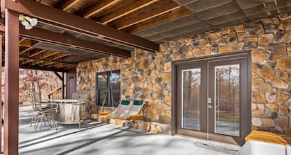 Cozy cabin with views of Cave Run Lake-2 miles from Zilpo beach