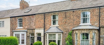 Northern Flowerhouse - a family break that sleeps 4 guests in 2 bedrooms