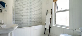 Northern Flowerhouse - a family break that sleeps 4 guests in 2 bedrooms