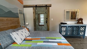 3 bedrooms, iron/ironing board, travel cot, free WiFi - Quiet & Chic 3 BR Cottage w/ Private Garden Near Downtown Asheville (Asheville)