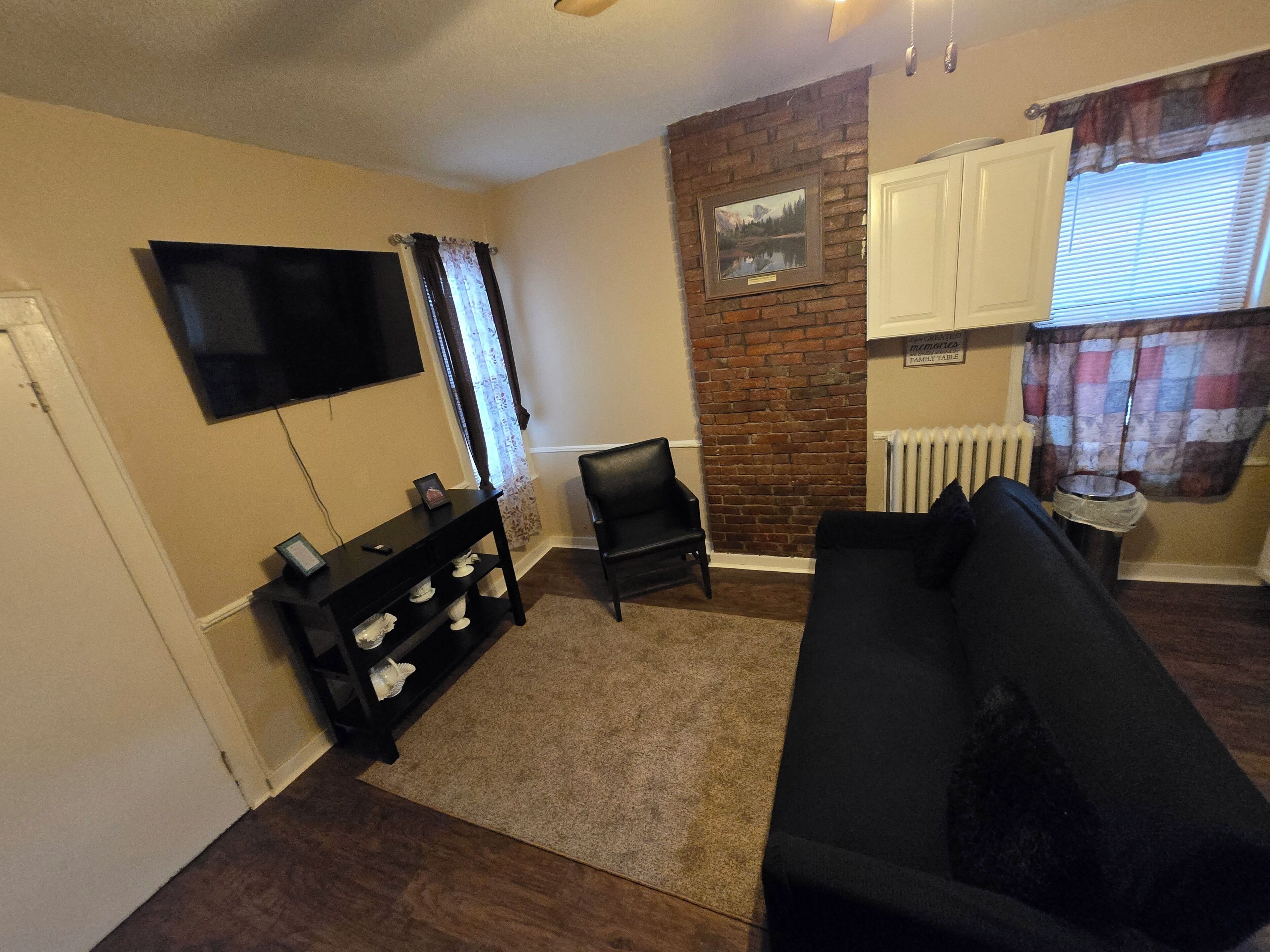 Smart TV, fireplace