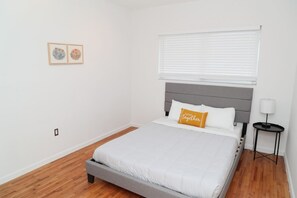 2 Schlafzimmer, Schreibtisch, Bügeleisen/Bügelbrett, kostenloses WLAN